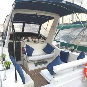  Botel El Barco De Fiestas