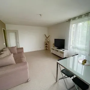 Grand T2 Spacieux Tres Calme , Bron France